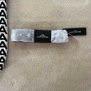 Marc Jacobs “The Tote Bag” Strap (only)
Beautiful, black and nickel design.